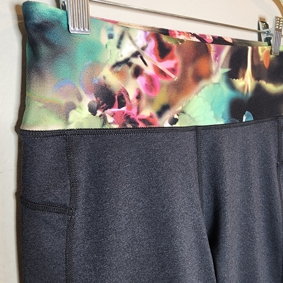 Nanette Lepore Grey Floral Mesh leggings b women's size medium. - Picture 13 of 16